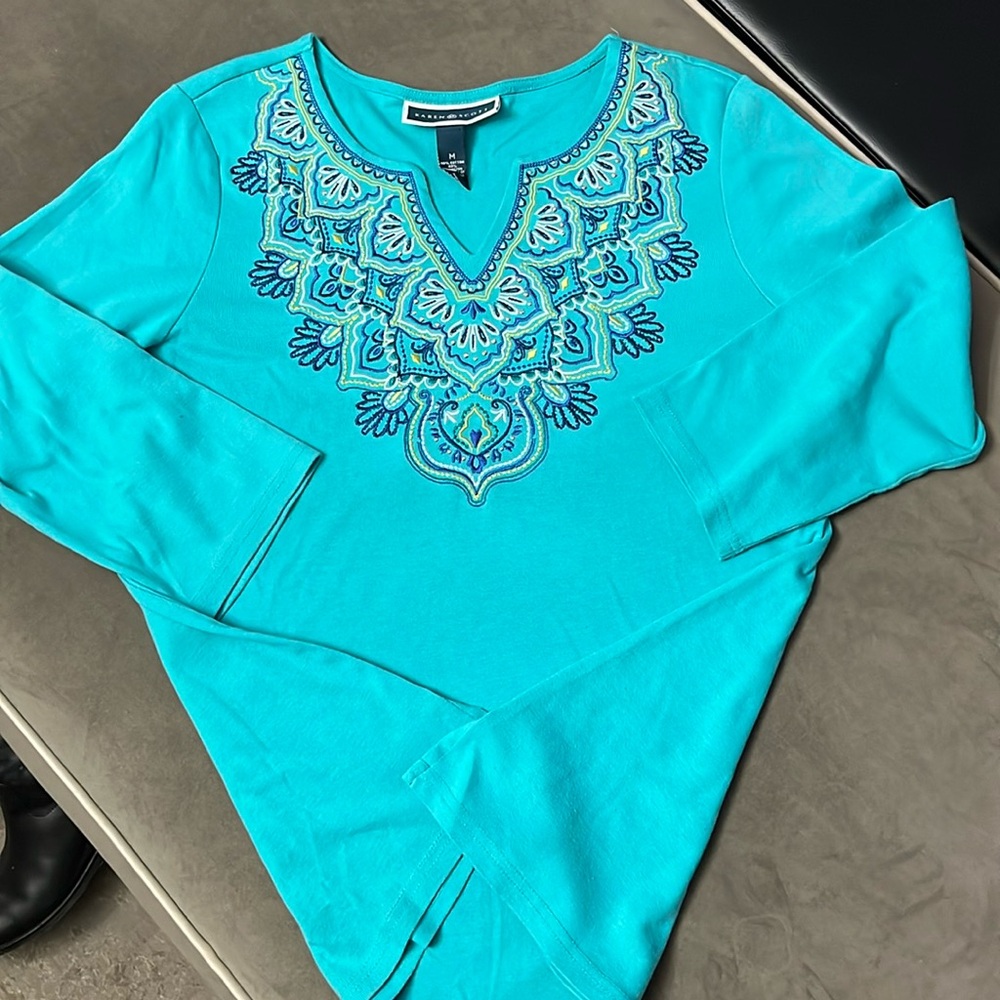Karen Scott M Aqua blue embroidered front quarter sleeve small slits side cotton